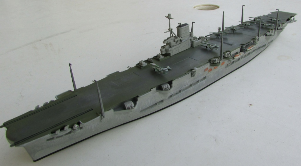 [REVELL] Porte avions HMS ARK ROYAL et son destroyer de la classe TRIBAL 1/720ème Réf 05149 Img_5817