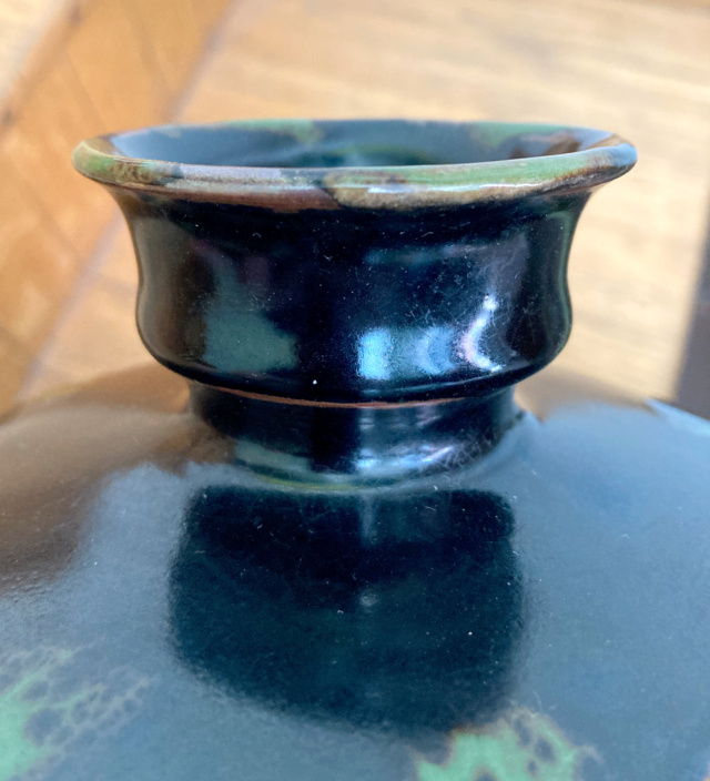 Help ID black glazed drip vase Black_10
