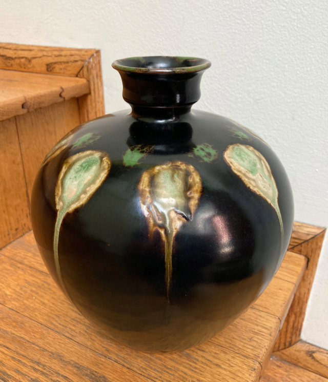 Help ID black glazed drip vase Black_11