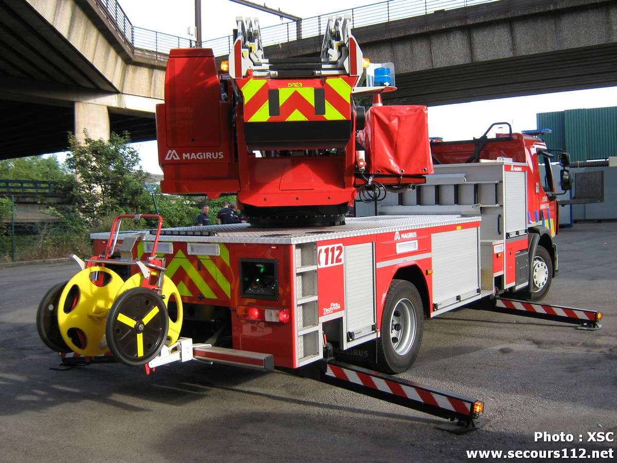 Nouvelle Echelle Renault pour les pompiers de la Zone Hainaut Est Renaul15