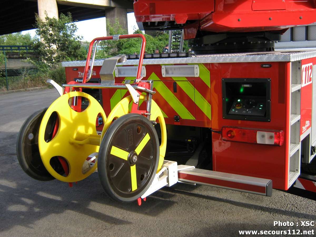 Nouvelle Echelle Renault pour les pompiers de la Zone Hainaut Est Renaul16