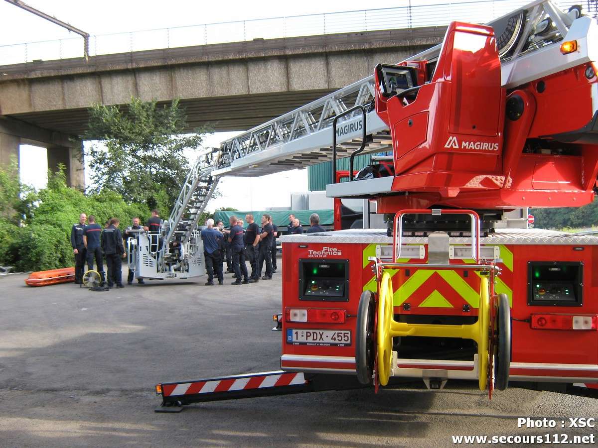 Nouvelle Echelle Renault pour les pompiers de la Zone Hainaut Est Renaul17