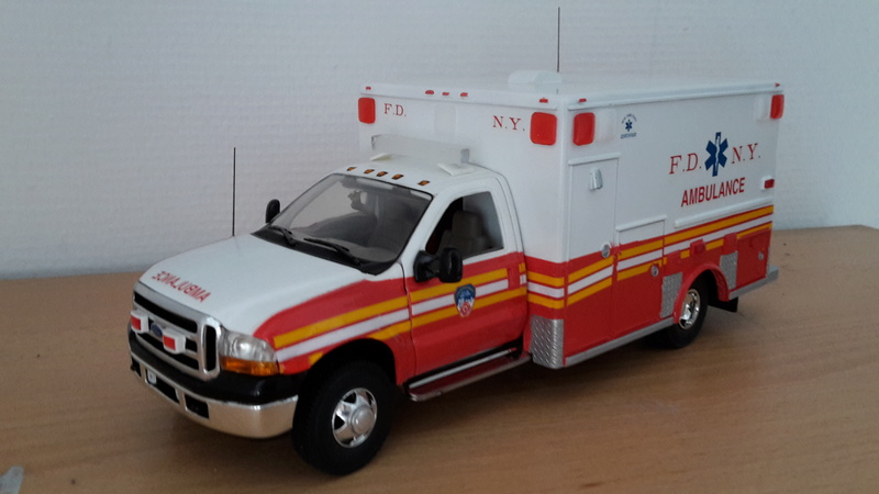 à vendre plusieurs miniatures ambulances smur  20160913