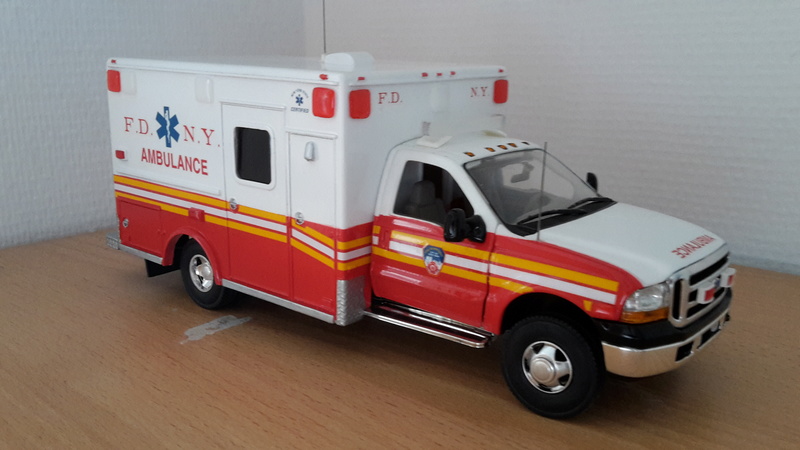 à vendre plusieurs miniatures ambulances smur  20160914