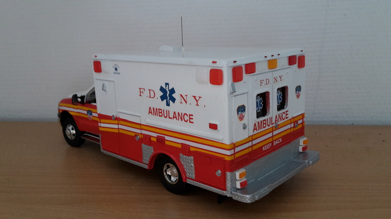 à vendre plusieurs miniatures ambulances smur  20160915