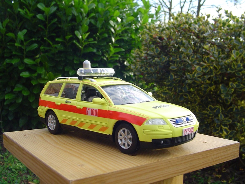 à vendre plusieurs miniatures ambulances smur  A0ef8210