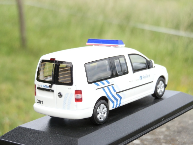 à vendre plusieurs miniatures ambulances smur  P6100411