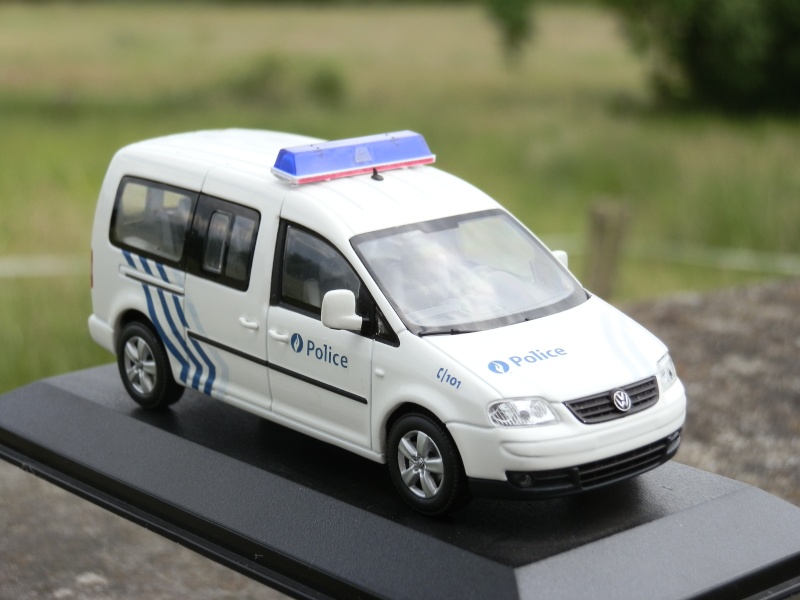 à vendre plusieurs miniatures ambulances smur  P6100412