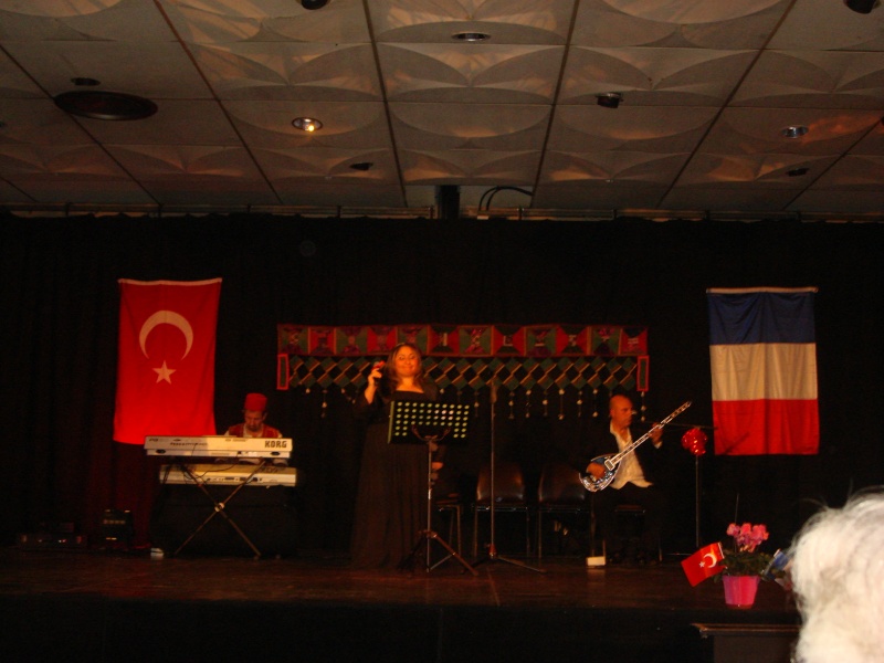 C'était un dîner spectacle turc à Dreux le 21/11! Dsc04217