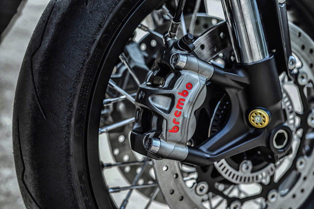 Triumph Thruxton et ThruxtonR - Page 2 Custom11