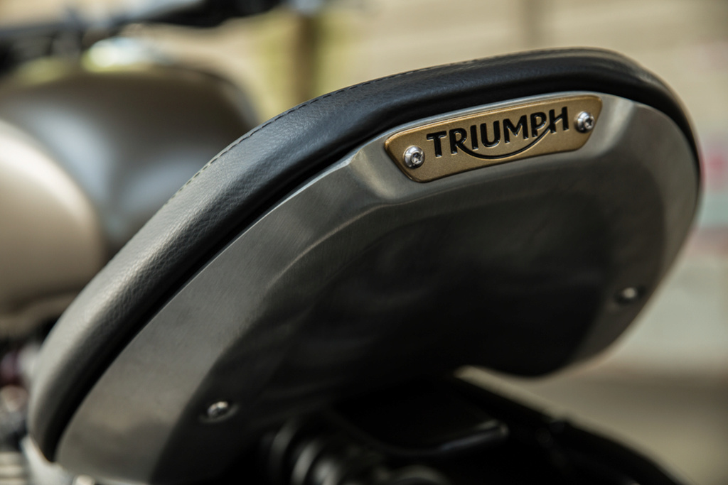 Triumph 1200 BobbeR Triump13