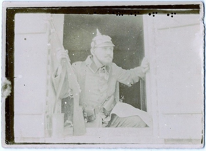 Quelques photos de soldats français avec des casques à pointe de prise - Page 3 Numeri11