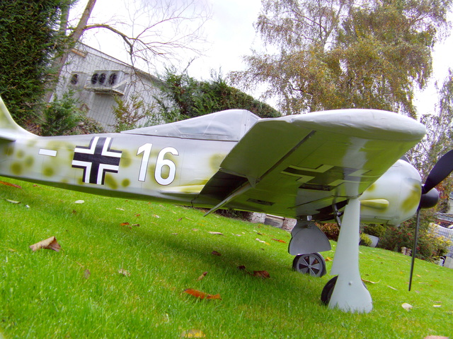 Le Focke-Wulf 190  ( 16 blanc ) en phase de finition !  Imag0033