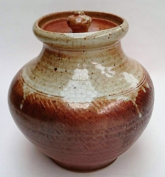 Any ideas on the maker of this lidded Jar? Shino_10