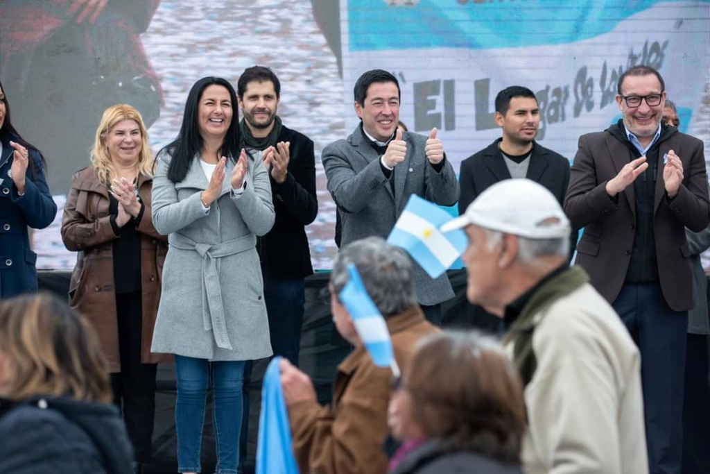 Malvinas Argentinas: desfile por el 207° aniversario del Día de la Independencia Fb_img41