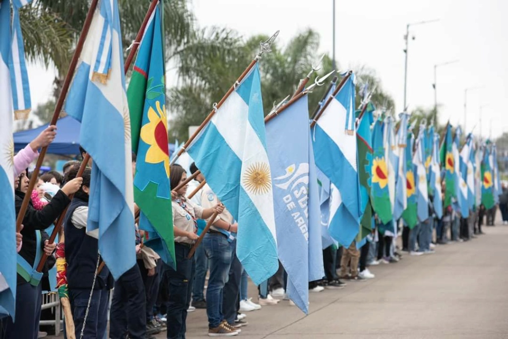 Malvinas Argentinas: desfile por el 207° aniversario del Día de la Independencia Fb_img43