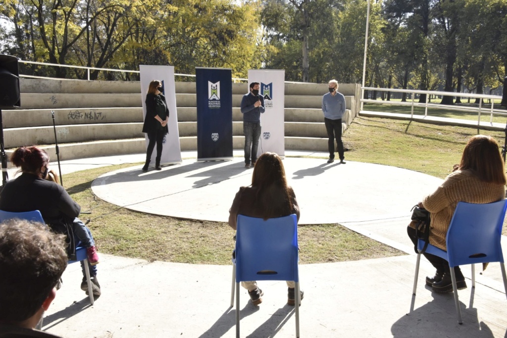 Malvinas Argentinas: comerciantes recibieron su habilitación definitiva Img-2076