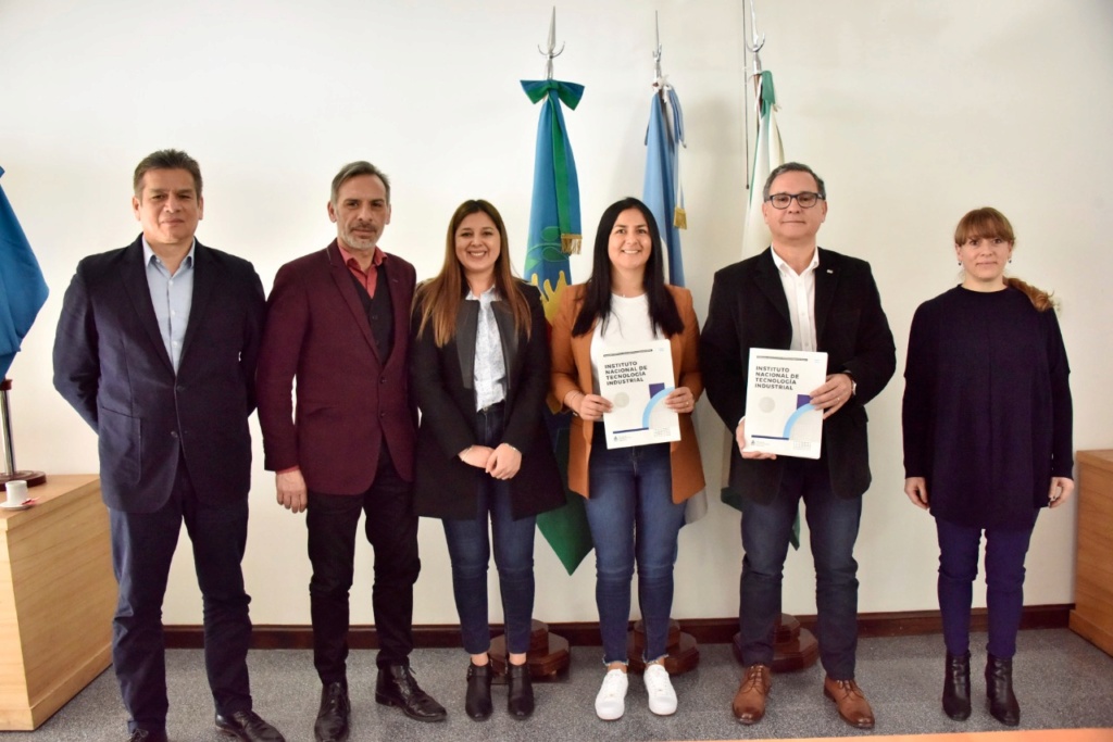 Malvinas Argentinas: convenio con el INTI. Img-2291
