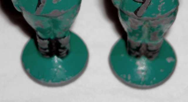 4 Soldats miniatures (fantassins + porte-drapeau) Soldat12