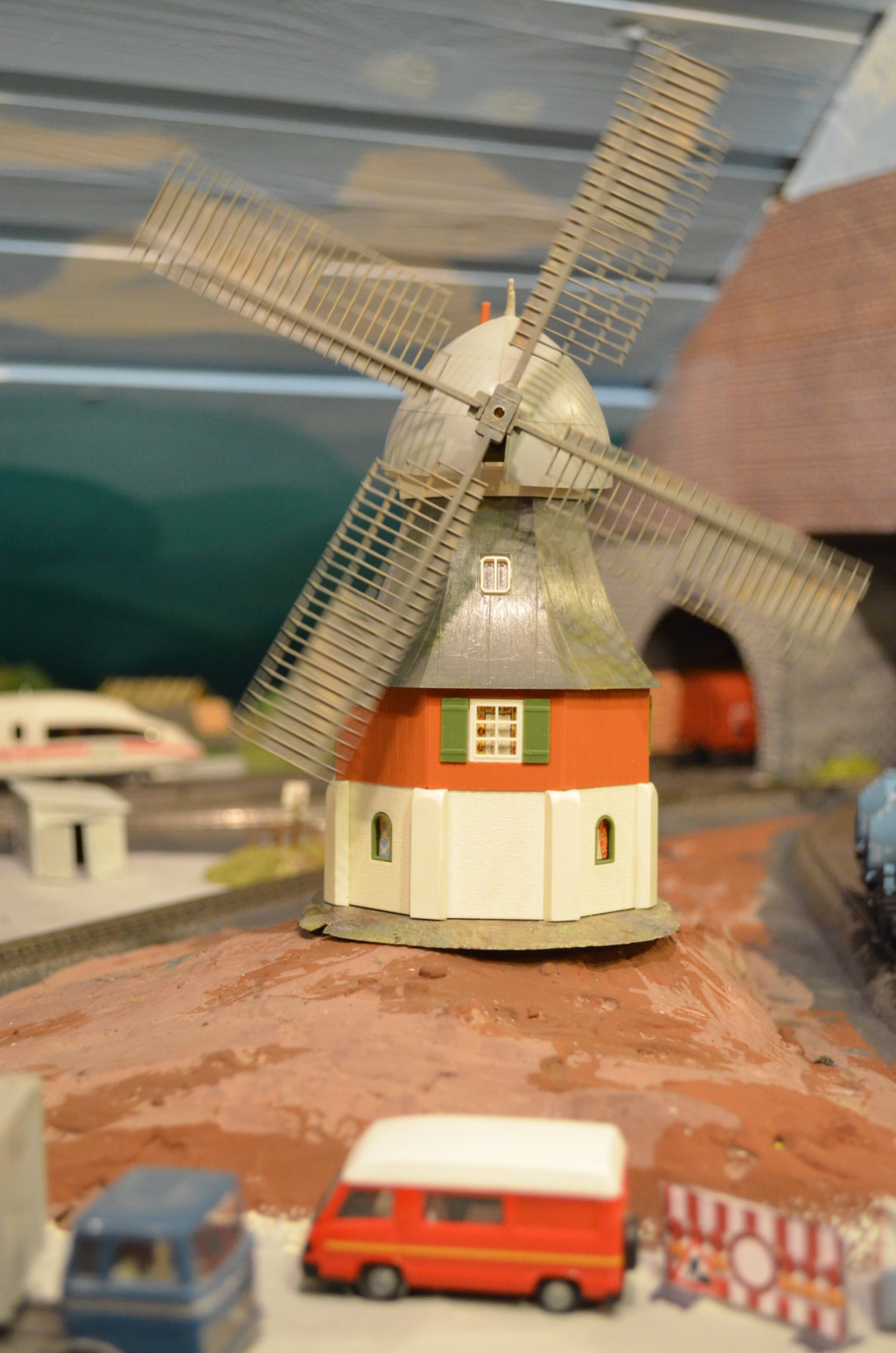 die Windmühle findet ihren Platz 20120910