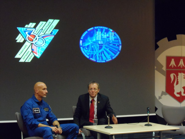 Un astronaute et le directeur de l'ESA à l'école centrale de Lyon. Compte-rendu. Sam_6515