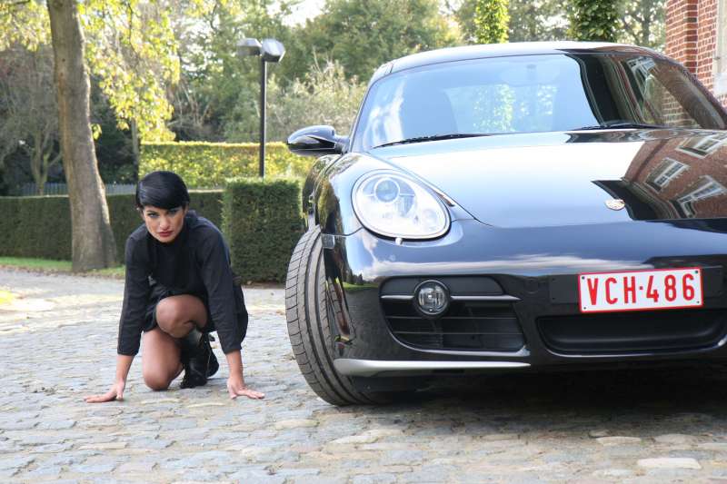 des jolies filles et des porsches - Page 32 Img_1510