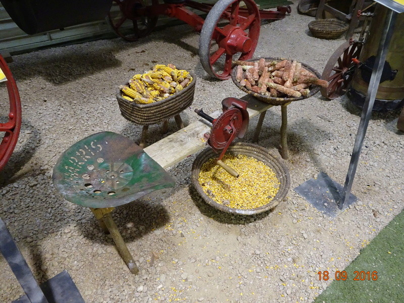 43 - St VINCENT :musée de tracteurs et matériels agricoles anciens (Haute Loire) Dsc00513