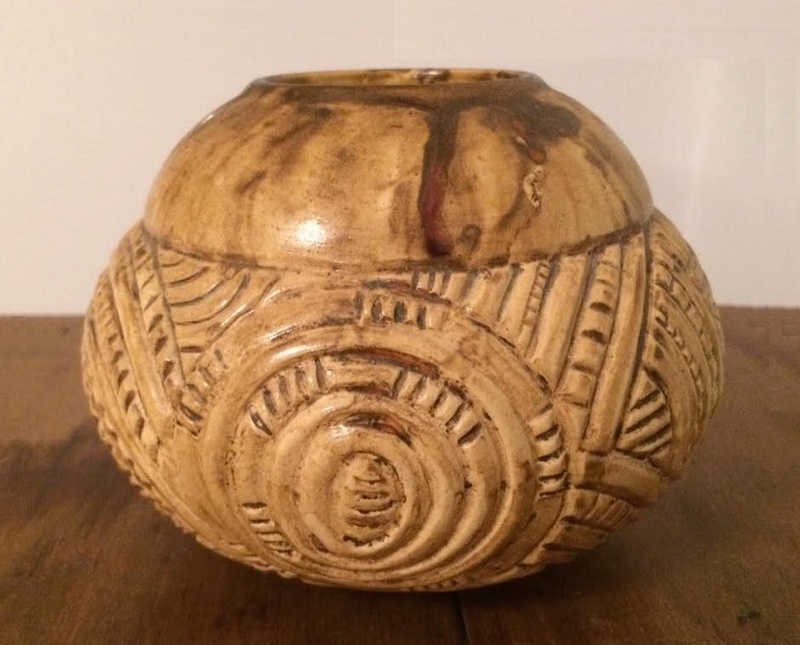 Ambrico #38 vase with Maori carving Robin310
