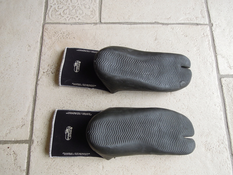 (VENDUS) Chaussons Atan semelle Latex taille 40/41 15 € Dscn1620