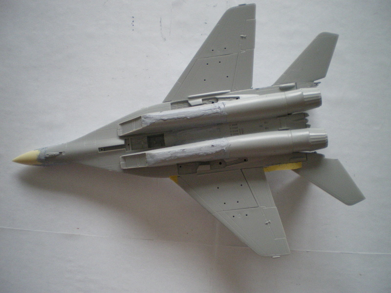 FINI [ITALERI] Mig 29 Fulcrum A (9-12) Moldave Imgp0021