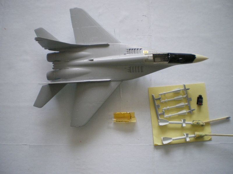 FINI [ITALERI] Mig 29 Fulcrum A (9-12) Moldave Imgp0043