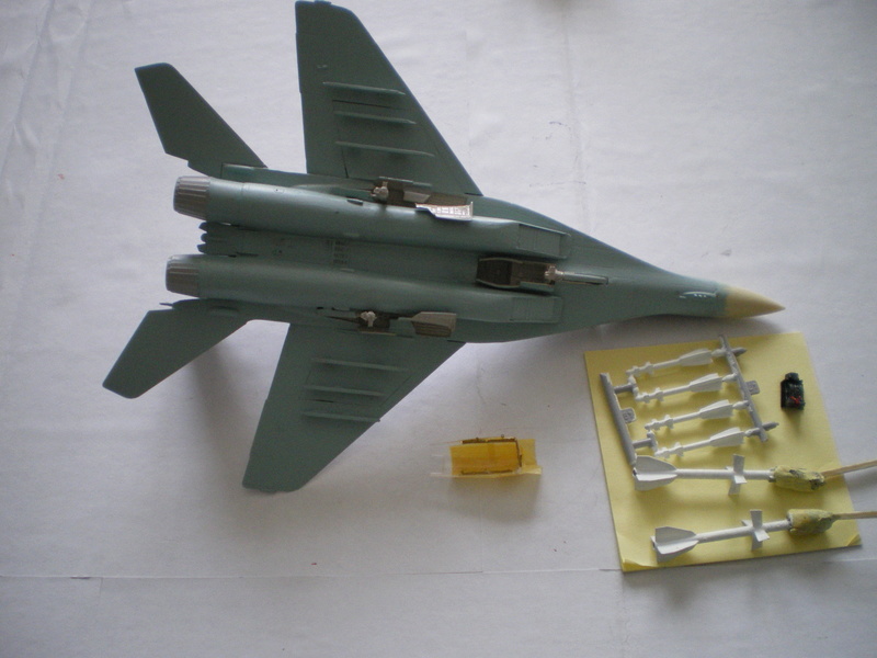 FINI [ITALERI] Mig 29 Fulcrum A (9-12) Moldave Imgp0044