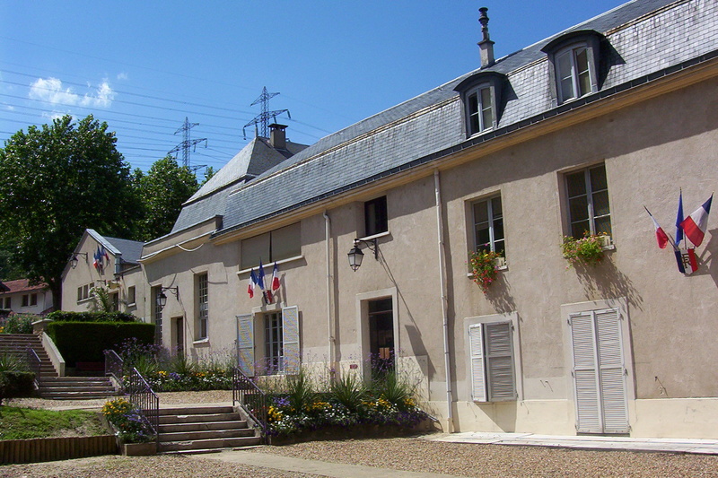 Par ordre alphabétique, des villes et des villages . - Page 14 Mairie11