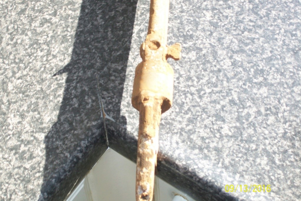 Reste de fusil retrouvé près d'un château dans les Ardennes  100_0613
