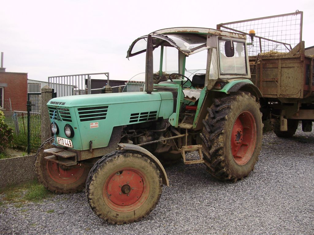 Tracteurs agricoles anciens  - Page 3 P4120110