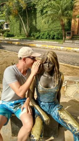 Statue de Brigitte à Buzios (Brésil) Estatu12