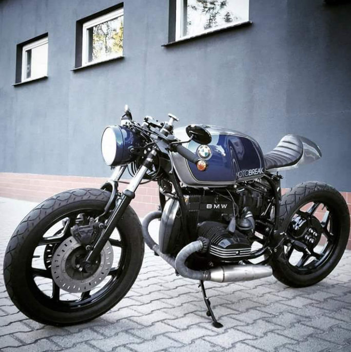 C'est ici qu'on met les bien molles....BMW Café Racer - Page 2 Crc8110