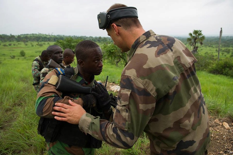 Les Forces de défense et de sécurité de Côte d'Ivoire - Page 4 6325