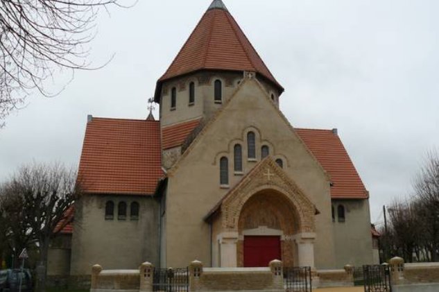 Une église . Ma_cap53