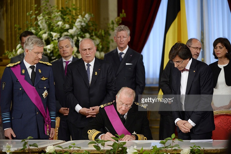 Changement à la maison du roi 00a10