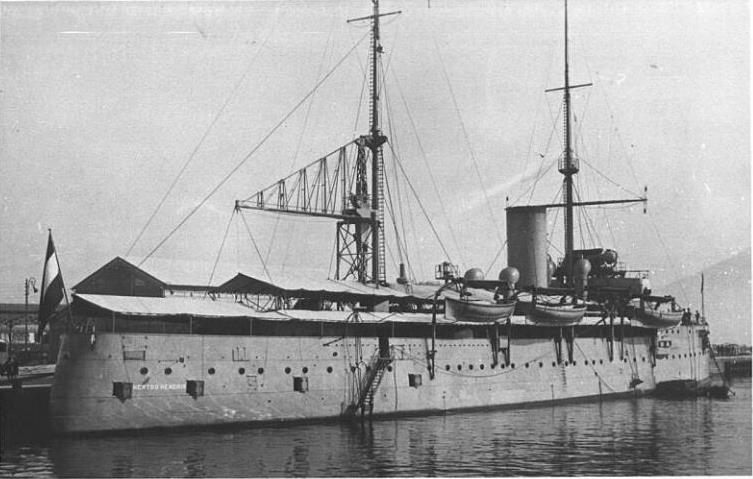 Cuirassés-garde-cotes  et croiseurs Néerlandais Hertog11
