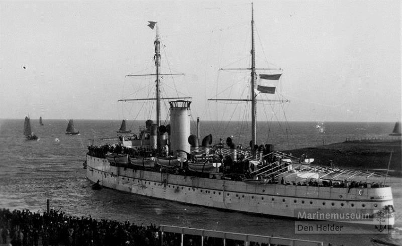 Cuirassés-garde-cotes  et croiseurs Néerlandais Koning10