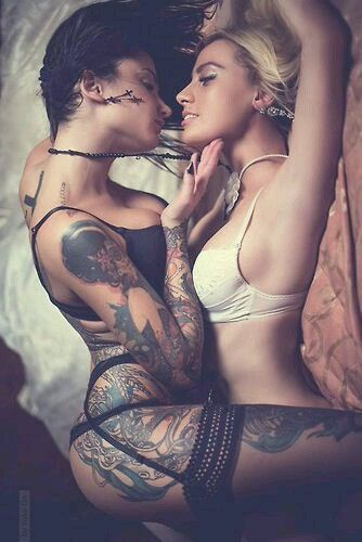 CHARME - Les plus belles femmes sont tatouées... - Page 17 72386610