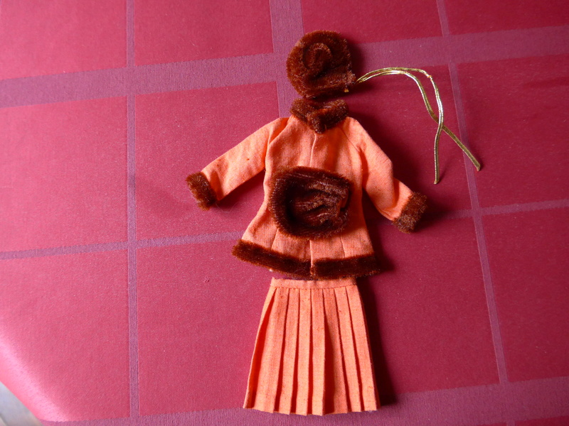 Tailleur orange pour Barbie. L1020724