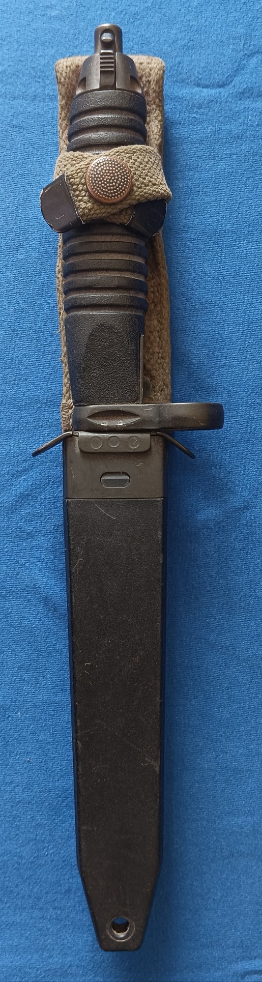 Couteau/baionnette post WW2 à identifier: A21