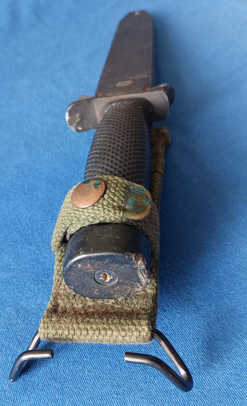 Un autre couteau/baionnette post WW2 à identifier: B68