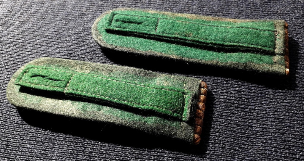 encore une paire d'épaulette de Leutnant très énigmatique ... H25