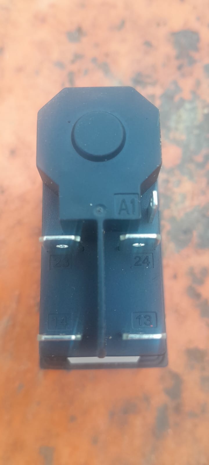 Changement d'un interrupteur d'une scie a onglet Interr11