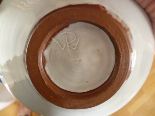 bowl incised RW - Rachel Warner, Monkton Combe?  P1200913