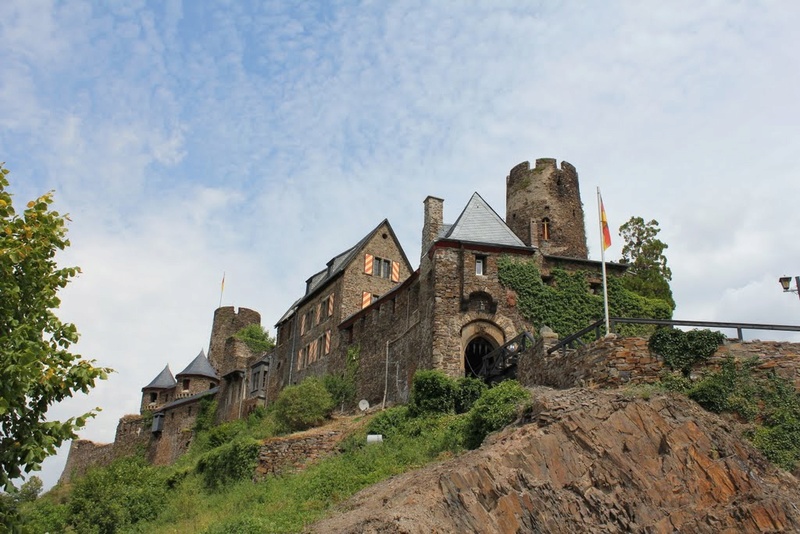 Jeudi 13 octobre- de la Moselle au Rhin - 134 km et 2150 m Chatea11